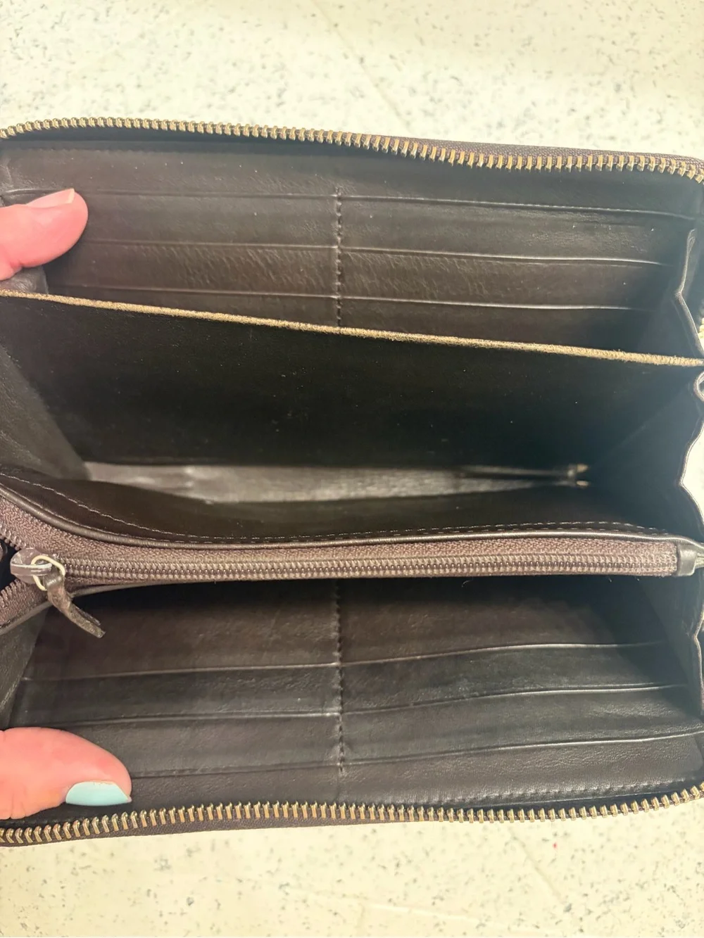 Gucci Brown Embossed Leather Zip Wallet - Picture 6 of 12